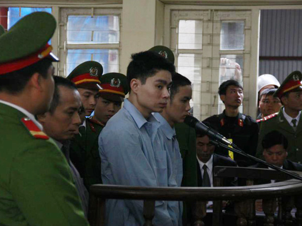 Lê Văn Luyện trước vành móng ngựa trong phiên xét xử hôm nay (11-1). Ảnh: Tuấn Nguyễn