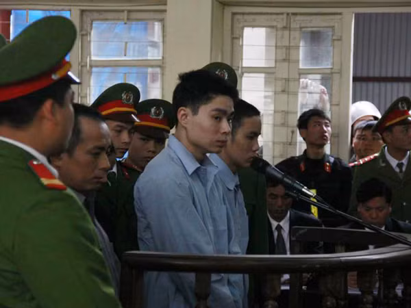 Lê Văn Luyện trước vành móng ngựa trong phiên xét xử hôm nay (11-1). Ảnh: Tuấn Nguyễn