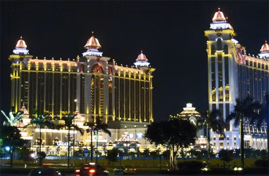 Hiện nay, ngành công nghiệp bài bạc của Macau đã có quy mô lớn gấp 5 lần lĩnh vực này ở Las Vegas. Đây là sòng bạc có tên Galaxy.