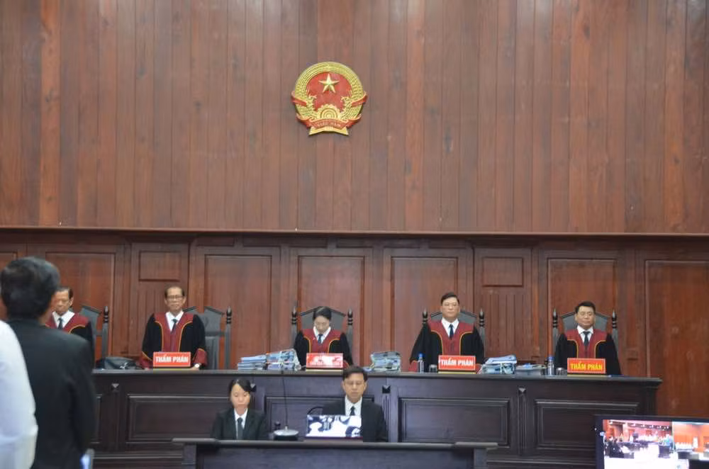 HĐXX phiên tòa phúc thẩm giai đoạn 1 vụ Vạn Thịnh Phát. Ảnh: Tân Châu