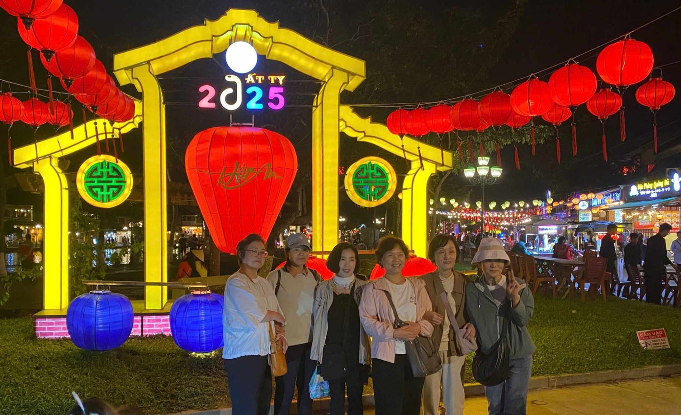 Rực rỡ pháo hoa đón năm mới 2025 ảnh 36 Rực rỡ pháo hoa đón năm mới 2025 ảnh 36