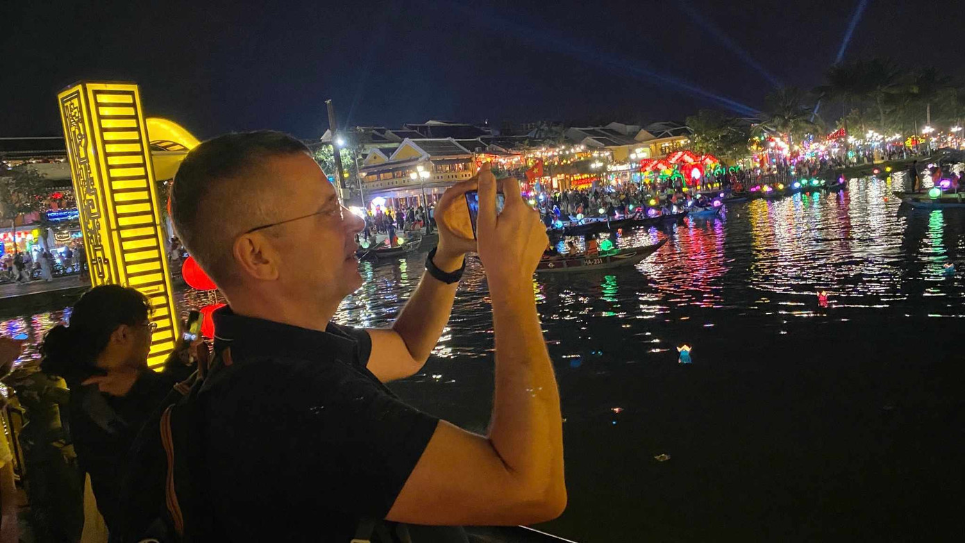 Rực rỡ pháo hoa đón năm mới 2025 ảnh 34 Rực rỡ pháo hoa đón năm mới 2025 ảnh 34