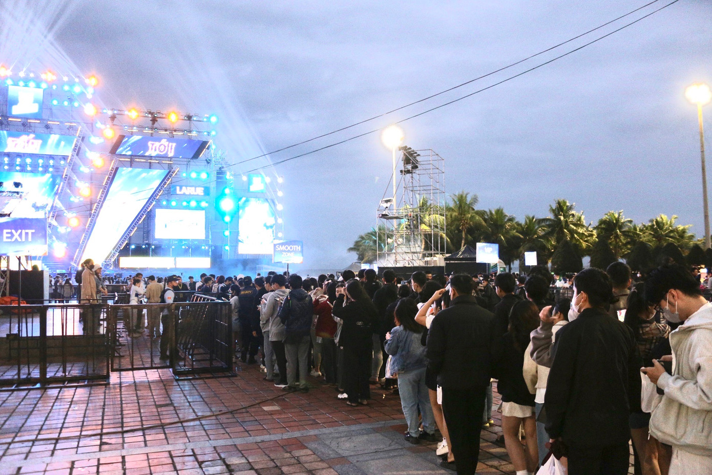 Rực rỡ pháo hoa đón năm mới 2025 ảnh 30 Rực rỡ pháo hoa đón năm mới 2025 ảnh 30