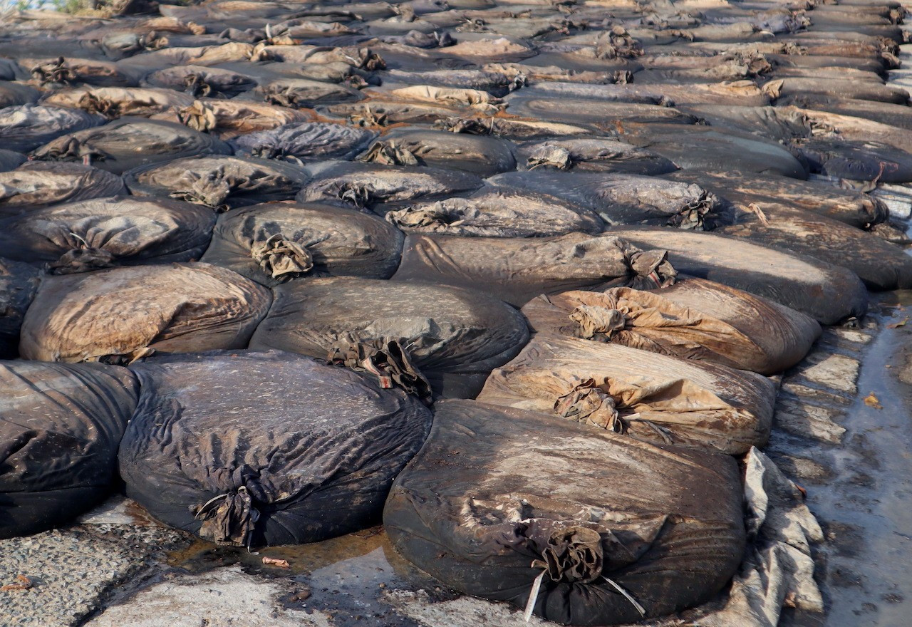 Ô nhiễm nguồn nước tại làng nghề chế biến nông sản ở thôn Hoà Hợp (xã Dương Liễu, huyện Hoài Đức, Hà Nội). Ô nhiễm nguồn nước tại làng nghề chế biến nông sản ở thôn Hoà Hợp (xã Dương Liễu, huyện Hoài Đức, Hà Nội).