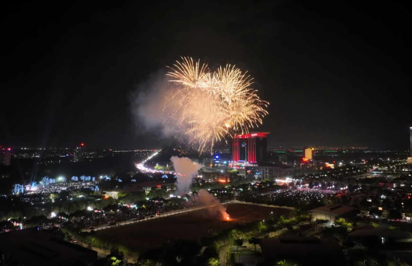 Rực rỡ pháo hoa đón năm mới 2025 ảnh 46 Rực rỡ pháo hoa đón năm mới 2025 ảnh 46