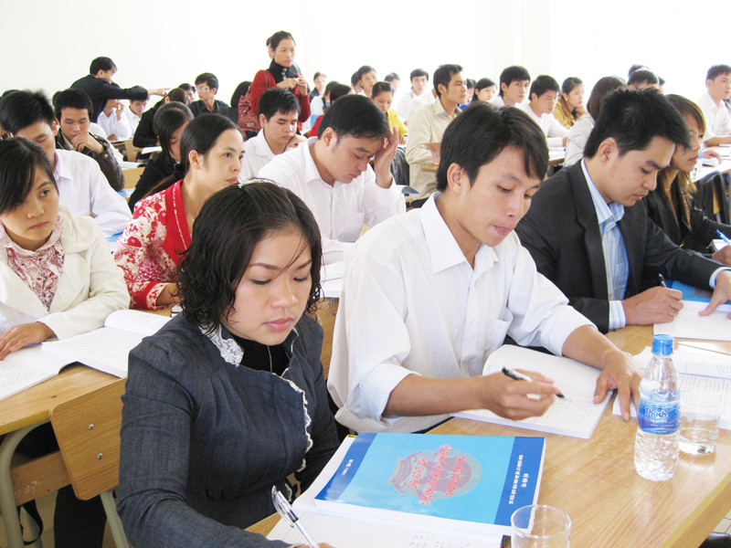 Các TTT Cao Bằng trong buổi học kiến thức quản lý nhà nước. Các TTT Cao Bằng trong buổi học kiến thức quản lý nhà nước