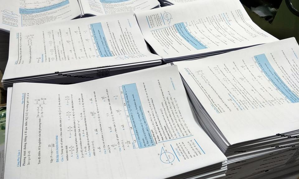 Sách giáo khoa bán thành phẩm vừa in xong. Ảnh: Thanh Hà Sách giáo khoa bán thành phẩm vừa in xong. Ảnh: Thanh Hà