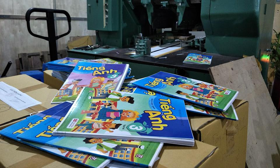 Sách tiếng anh thành phẩm nghi in lậu. Ảnh: Thanh Hà Sách tiếng anh thành phẩm nghi in lậu. Ảnh: Thanh Hà