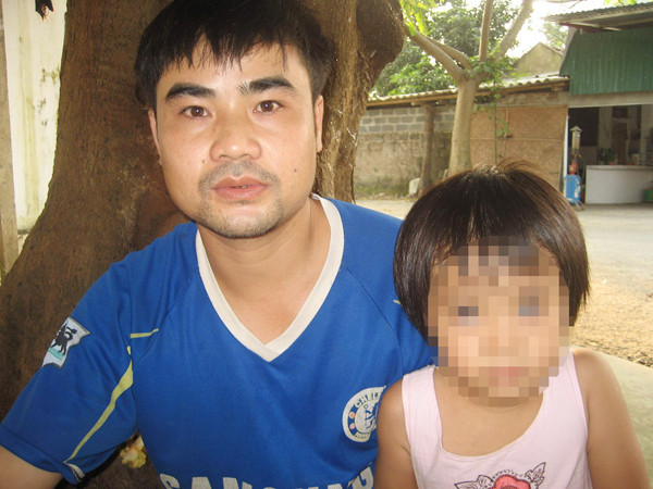 Anh Trần Đình Giang và con gái 