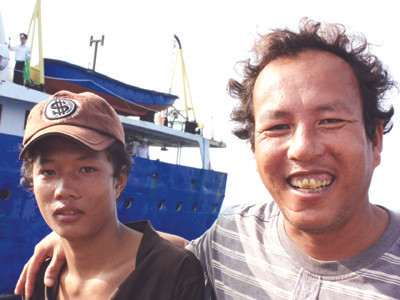 Cha và con ông Mai Phụng Lưu trên biển Hoàng Sa