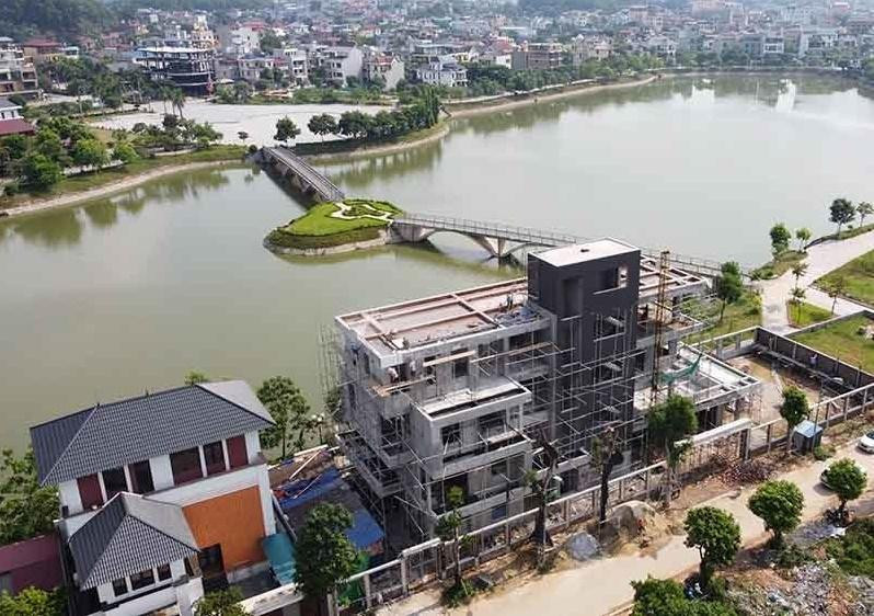 Tỉnh Thái Nguyên yêu cầu các ngành, địa phương chấn chỉnh, khắc phục những tồn tại, thiếu sót, vi phạm trong công tác xác định giá đất, thực hiện nghĩa vụ tài chính đối với các dự án khu dân cư, khu đô thị trên địa bàn theo kiến nghị của TTCP. Ảnh: dự án xây dựng khu đô thị hồ điều hòa Xương Rồng (TP Thái Nguyên) của Công ty cổ phần Sông Đà 2 được giao đất không qua đấu giá.