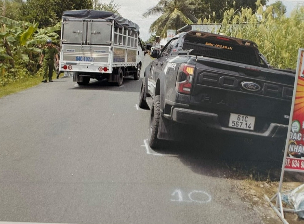 Công an huyện Trà Ôn, tỉnh Vĩnh Long dựng lại hiện trường sau khoảng 1 tuần xảy ra vụ tai nạn khiến nữ sinh lớp 9 tử vong. Ảnh: FB Luật sư Nguyễn Văn Quynh.