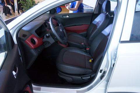 Nội thất ở bản cao cấp nhất bọc da, còn lại bọc nỉ