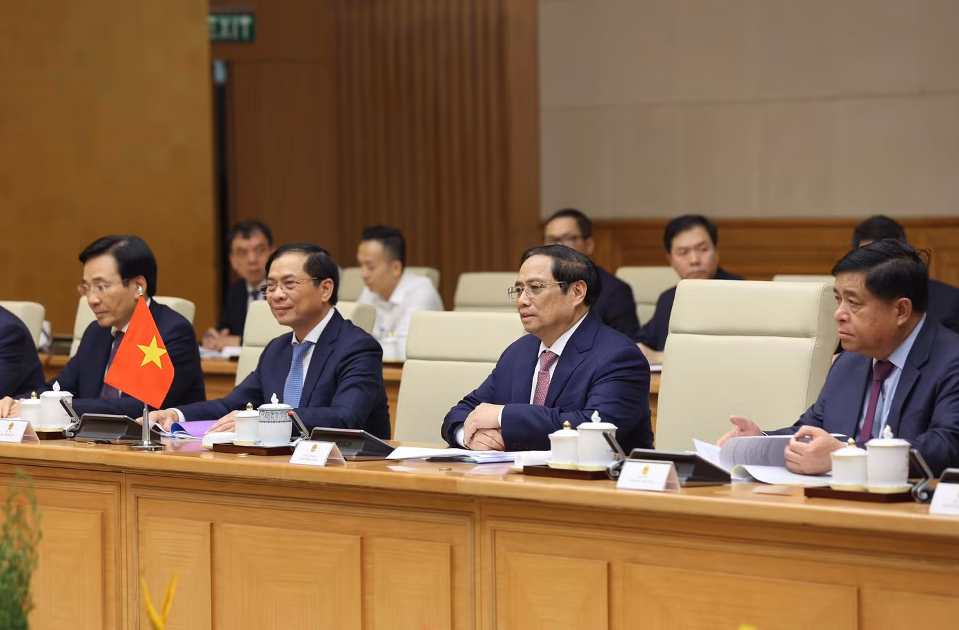 Thủ tướng Phạm Minh Chính và các quan chức cấp cao Việt Nam trong cuộc hội đàm. (Ảnh: Như Ý)