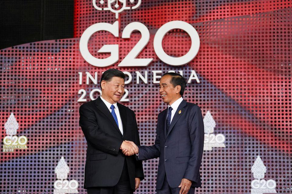 Tổng thống Indonesia đón Chủ tịch Trung Quốc Tập Cận Bình tại G20. (Ảnh: Reuters)