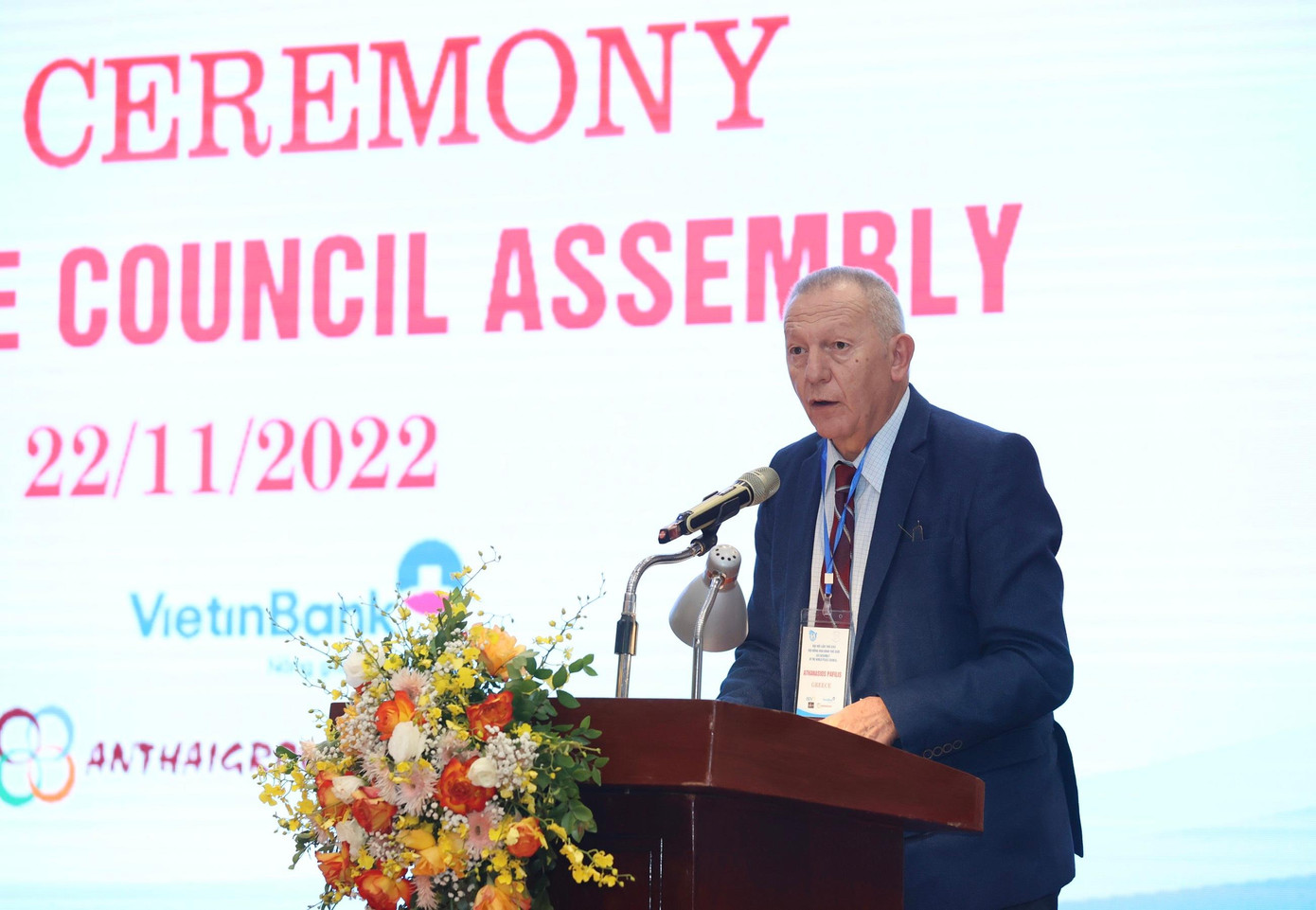Đồng chí Thanassis Pafilis, Tổng Thư ký Hội đồng Hòa bình thế giới, đọc báo cáo tại lễ khai mạc. (Ảnh: Như Ý) Đồng chí Thanassis Pafilis, Tổng Thư ký Hội đồng Hòa bình thế giới, đọc báo cáo tại lễ khai mạc. (Ảnh: Như Ý)