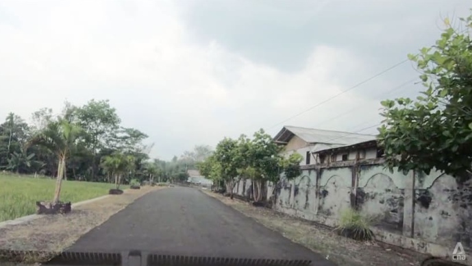 Cơ sở của "thầy" Dimas nay trở nên hoang tàn hơn, nhưng vẫn còn khoảng 300 người sống trong đó. (Ảnh: CNA) Cơ sở của "thầy" Dimas nay trở nên hoang tàn hơn, nhưng vẫn còn khoảng 300 người sống trong đó. (Ảnh: CNA)