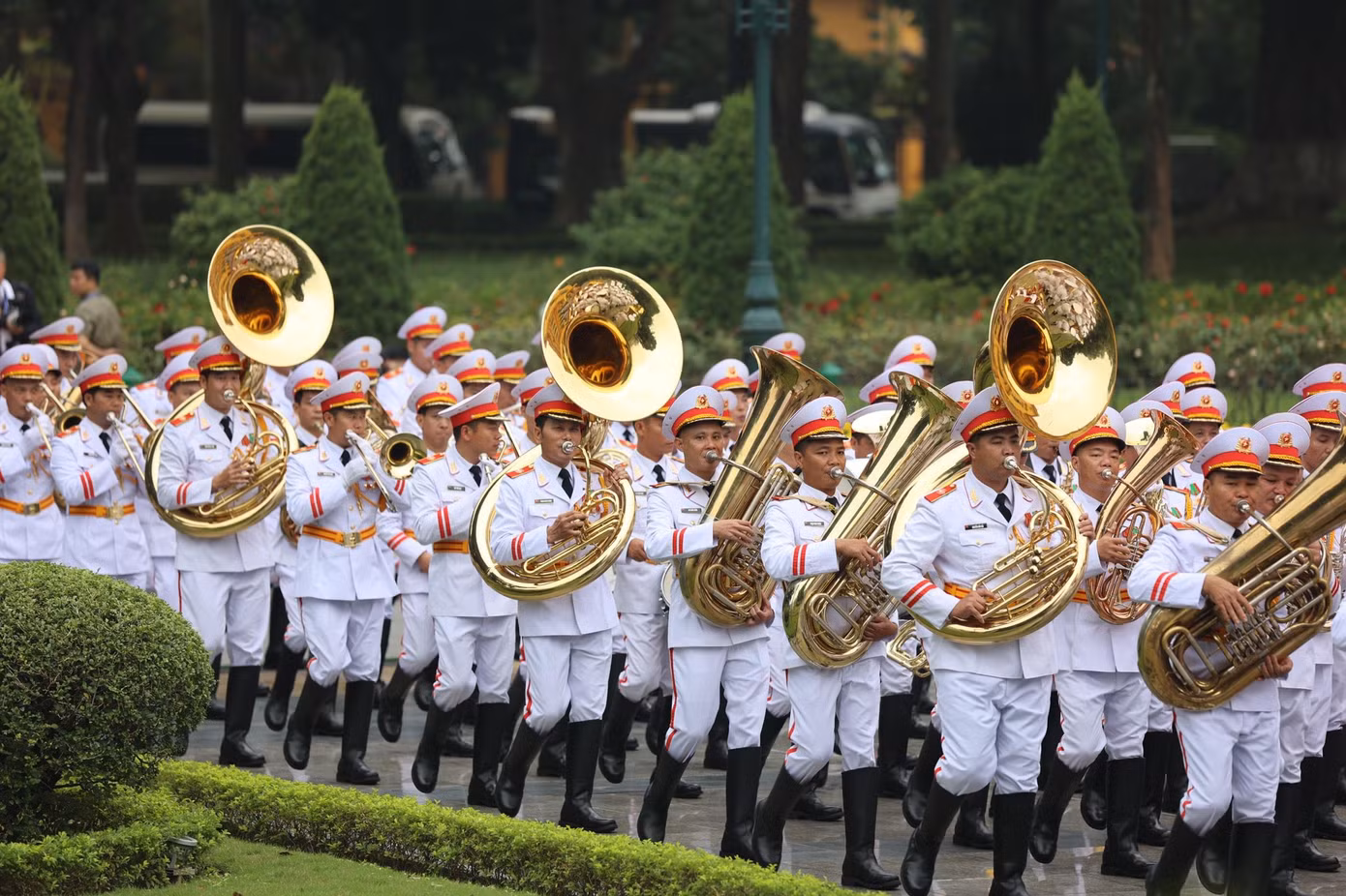 Đoàn nhạc lễ tham gia lễ đón. (Ảnh: Như Ý)