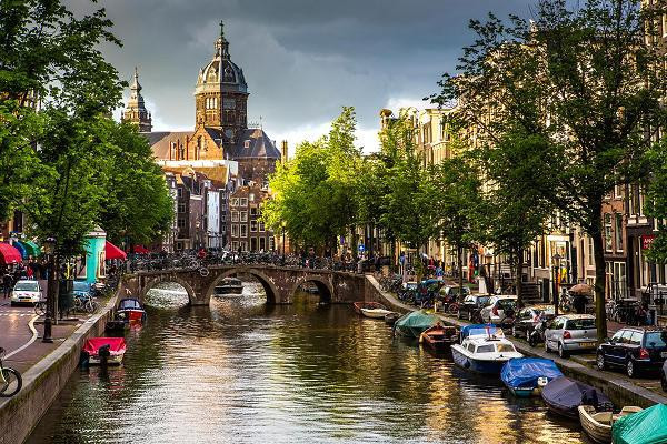 Những quốc gia sắp từ bỏ tiền mặt ảnh 4