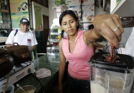 Rợn người với món sinh tố bằng... ếch sống ảnh 4