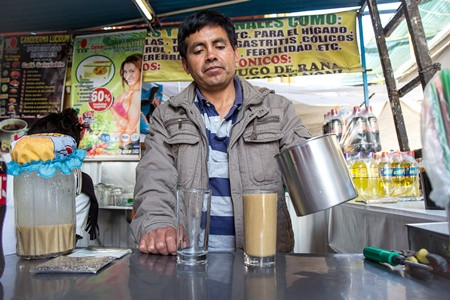 Rợn người với món sinh tố bằng... ếch sống ảnh 2