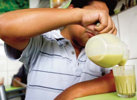 Rợn người với món sinh tố bằng... ếch sống ảnh 5