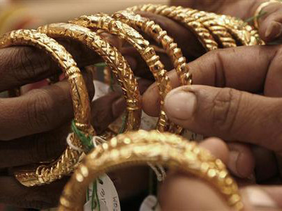 Vàng quốc tế đầu tuần dao động nhẹ. Nguồn ảnh: Reuters