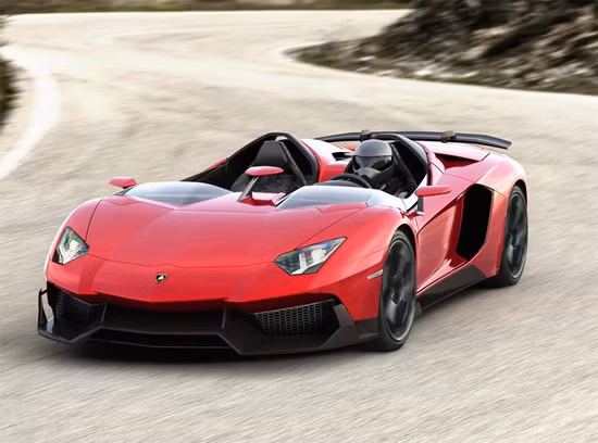 Lamborghini Aventador J là phiên bản concept (xe ý tưởng) và chỉ có 1 chiếc trên toàn thế giới. Siêu xe có công suất 700 mã lực và tốc độ tối đa hơn 300 km/h