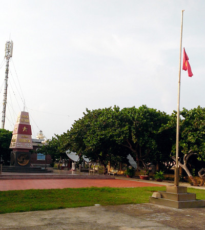 Treo cờ rủ tại đảo Trường Sa. Treo cờ rủ tại đảo Trường Sa