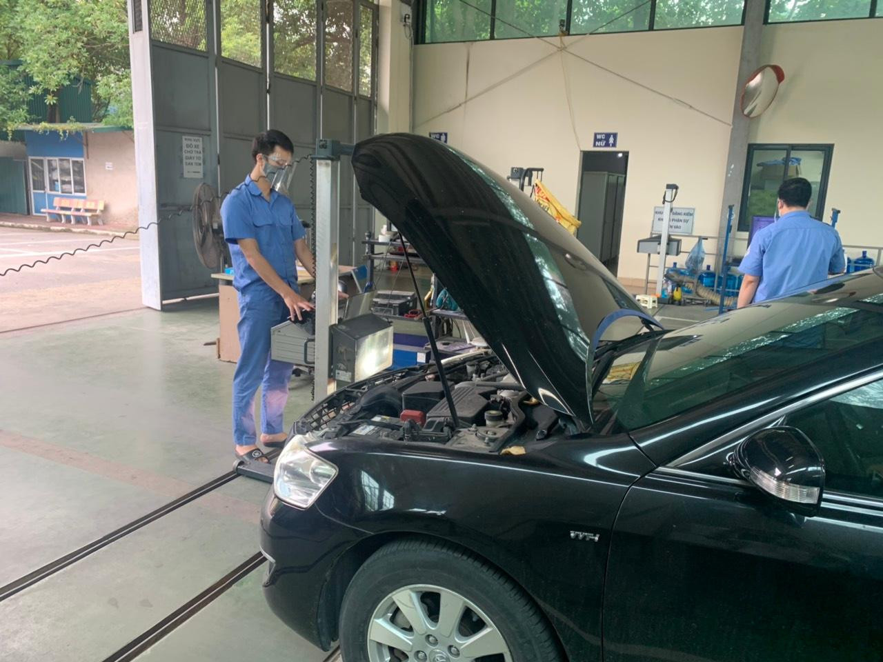 Nhiều chủ xe lo bị xử phạt khi đi đăng kiểm xe hết hạn trong thời gian giãn cách.