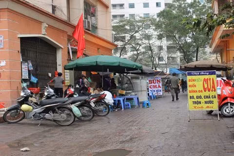 Từ quán ăn…