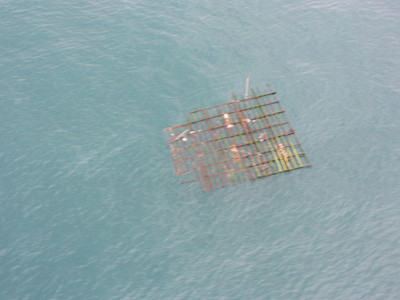 Vật thể lạ bằng sắt được nghi là từ tàu Phú Tân. ẢNH: NAM CƯờNG