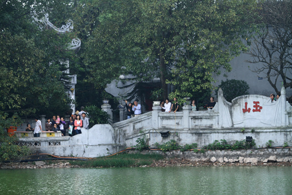 Du khách nước ngoài 