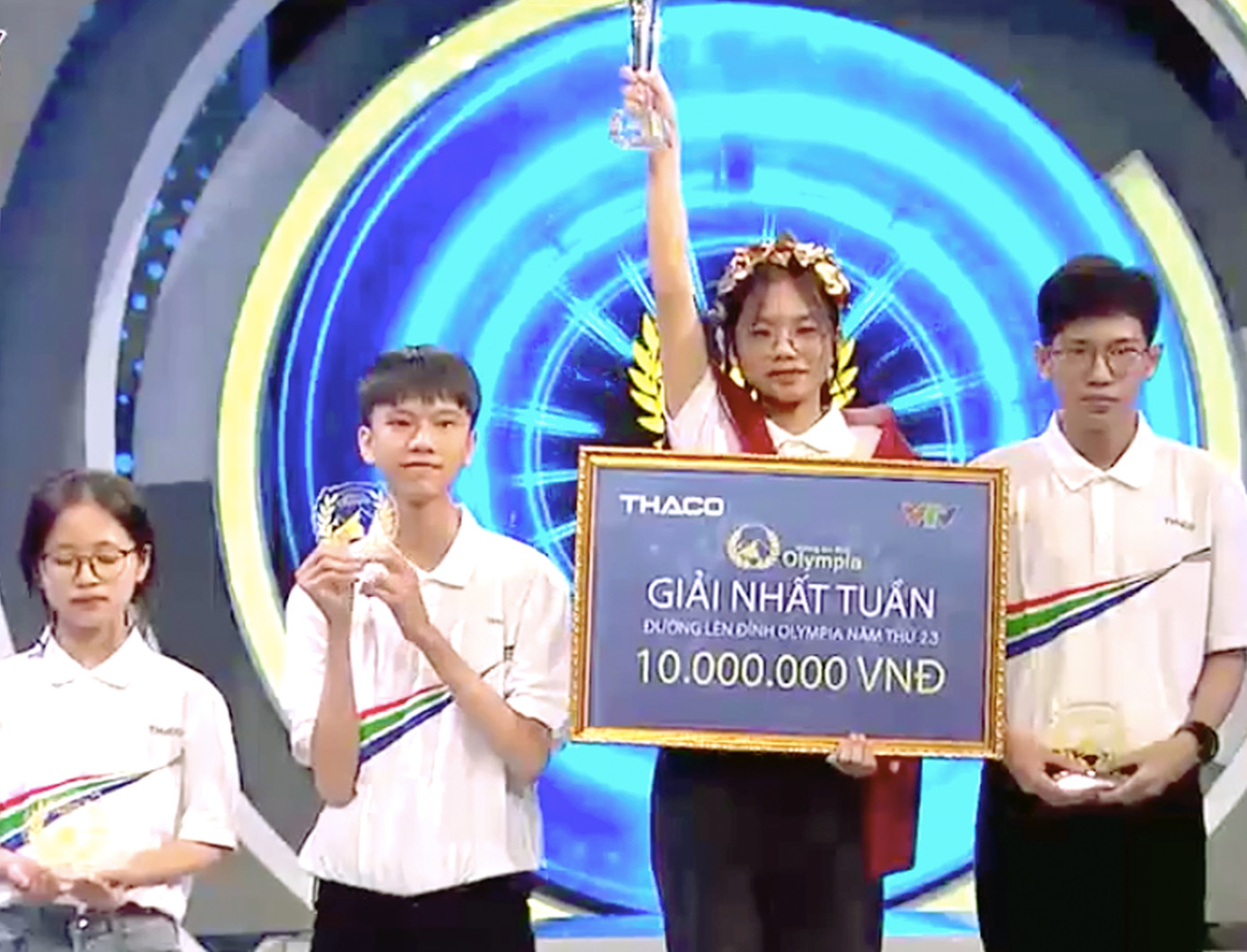 Vân Thủy thắng trận tuần với số điểm cao 305. Vân Thủy thắng trận tuần với số điểm cao 305.