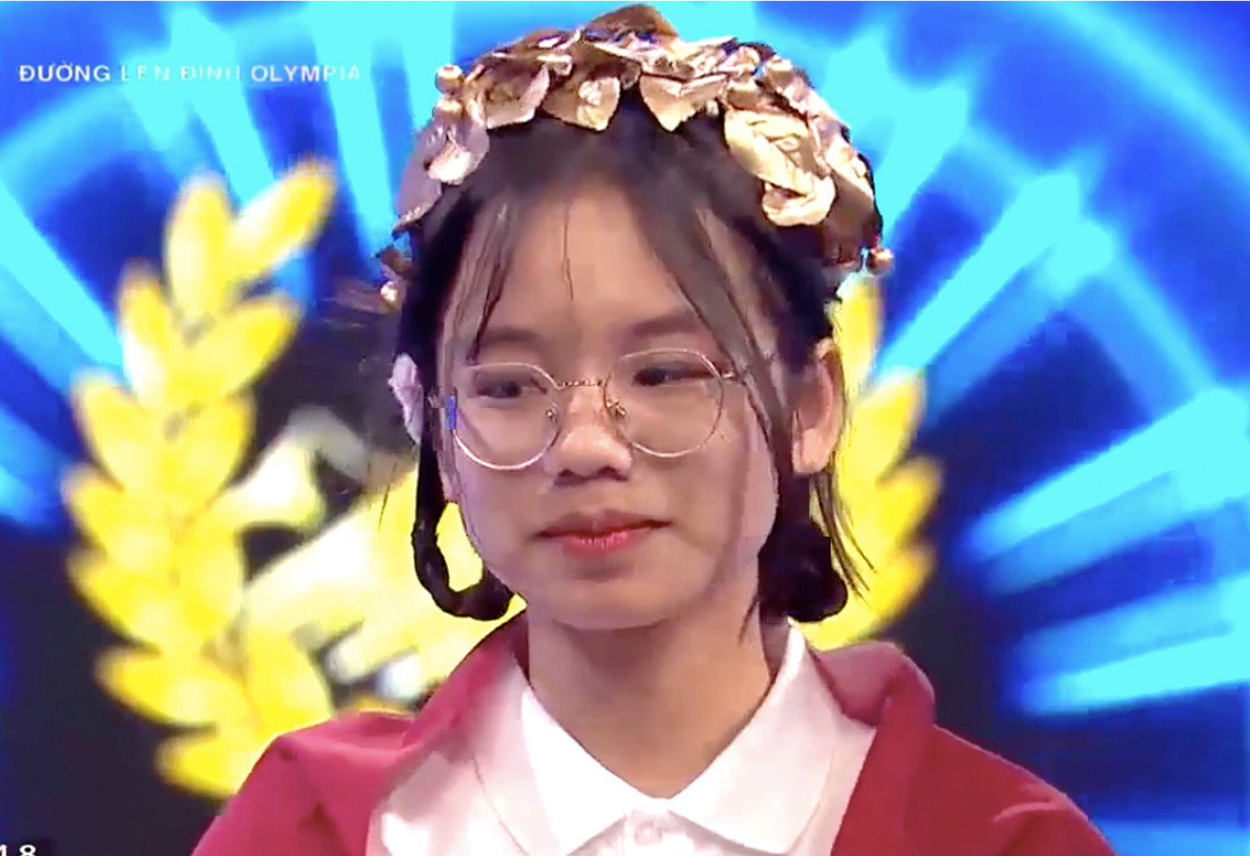 Vân Thủy là nữ sinh đầu tiên giành vòng nguyệt quế Olympia năm thứ 23. Vân Thủy là nữ sinh đầu tiên giành vòng nguyệt quế Olympia năm thứ 23.