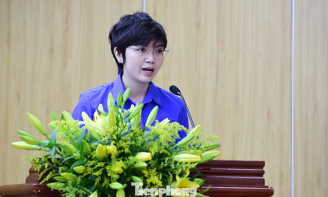 Chị Vũ Hà Giang phát biểu khai mạc diễn đàn. Ảnh: Xuân Tùng