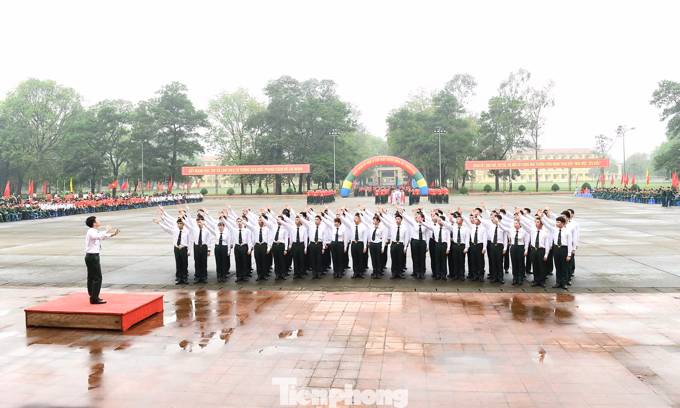 Nội dung thi hát tập thể của một số đội thi. Ảnh: Xuân Tùng Nội dung thi hát tập thể của một số đội thi. Ảnh: Xuân Tùng