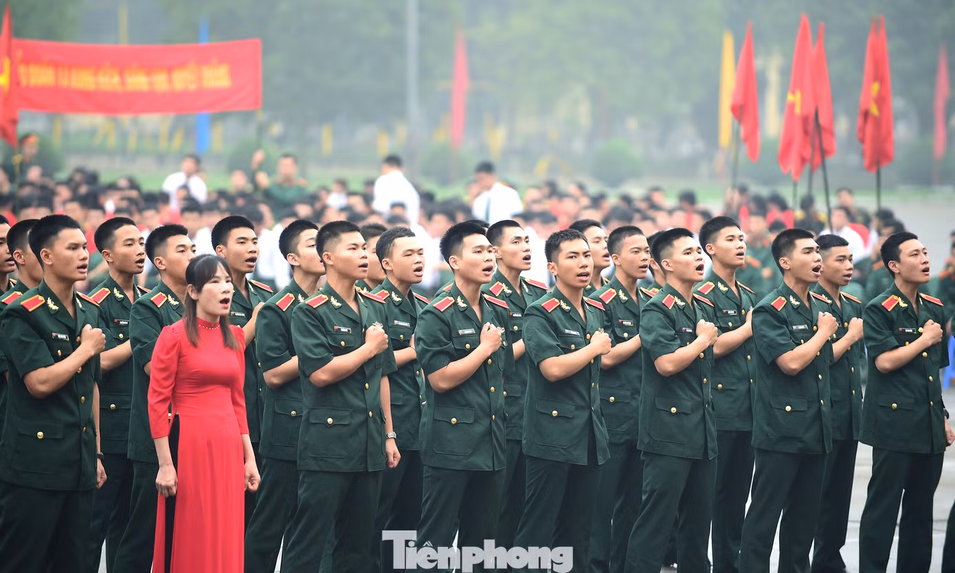 Nội dung thi hát tập thể của một số đội thi. Ảnh: Xuân Tùng Nội dung thi hát tập thể của một số đội thi. Ảnh: Xuân Tùng