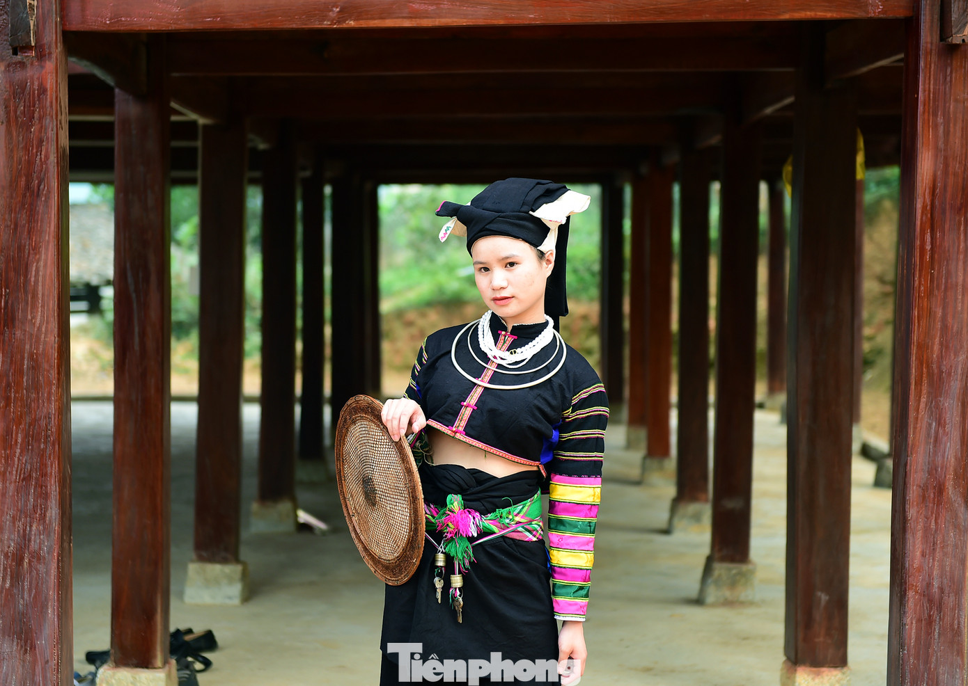 Công trình nhà văn hóa cộng đồng dân tộc Lô Lô được đầu tư xây dựng với mục đích hướng đến là nơi người dân đến sinh hoạt, rèn luyện, học hỏi, nâng cao tinh thần và thắt chặt thêm tình đoàn kết. Đồng thời là nơi sưu tầm, lưu trữ, nghiên cứu và phát huy các di sản văn hóa dân tộc, gắn với mục tiêu phát triển kinh tế - xã hội của địa phương. Ảnh: Xuân Tùng