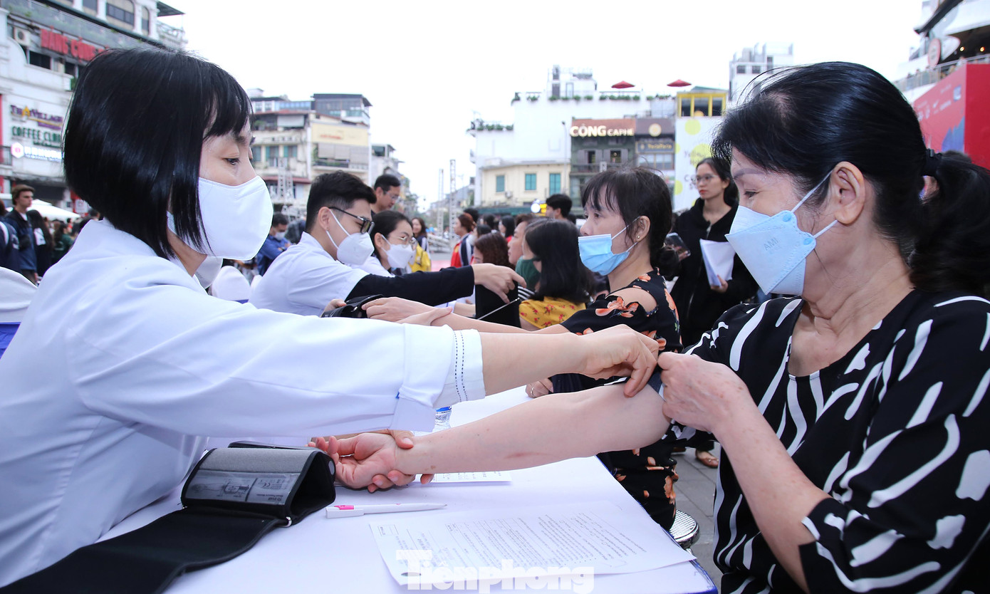 Các hoạt động khám bệnh cho người dân trong khuôn khổ chương trình. Ảnh: Lâm Đăng Hải