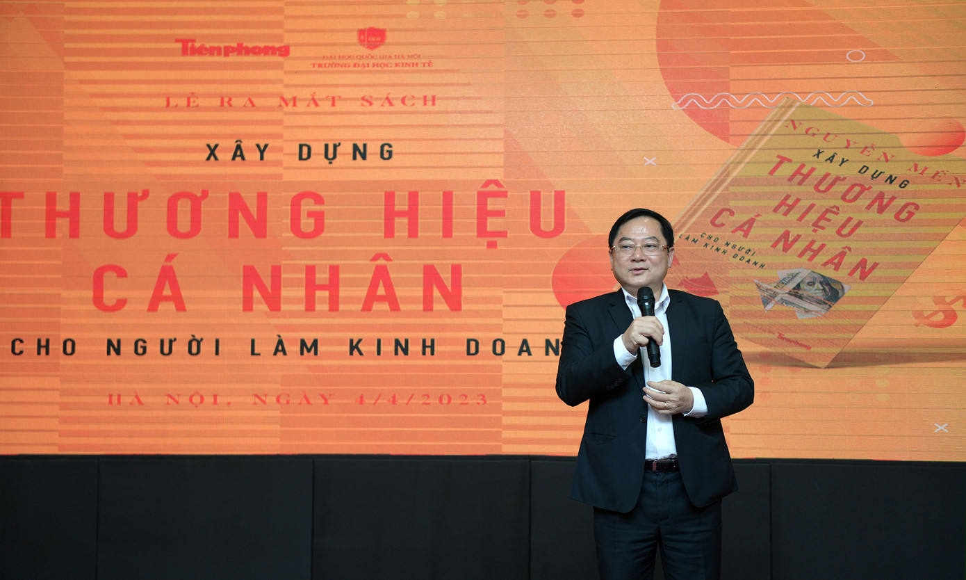 Nhà báo Lê Xuân Sơn phát biểu tại chương trình. Ảnh: Dương Triều