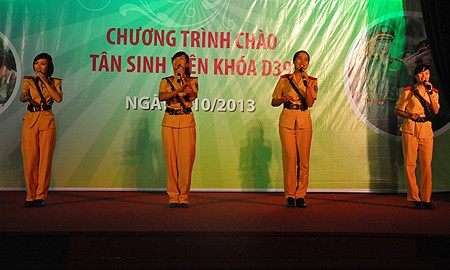 Những nữ cảnh sát tương lai dịu dàng trong sắc phục CSGT