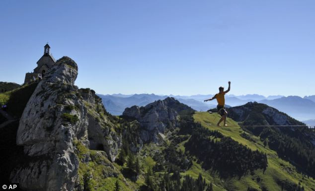 Sợi dây dài 70 mét và ở độ cao 1.800 mét 