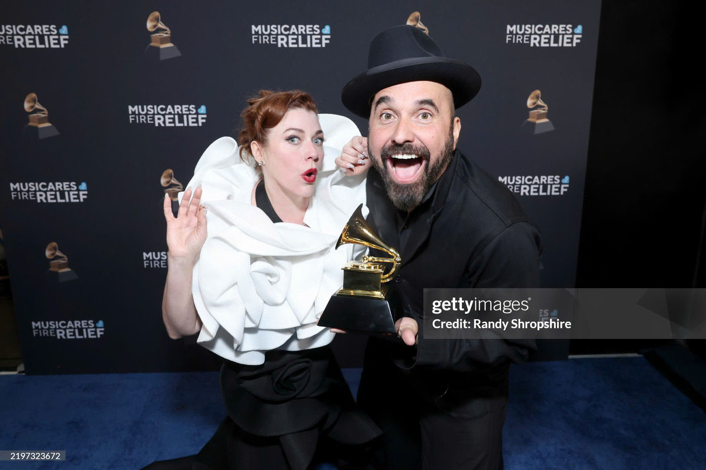 Khoảnh khắc chiến thắng của ban nhạc Lucky Diaz và The Family Jam Band. Khoảnh khắc chiến thắng của ban nhạc Lucky Diaz và The Family Jam Band.