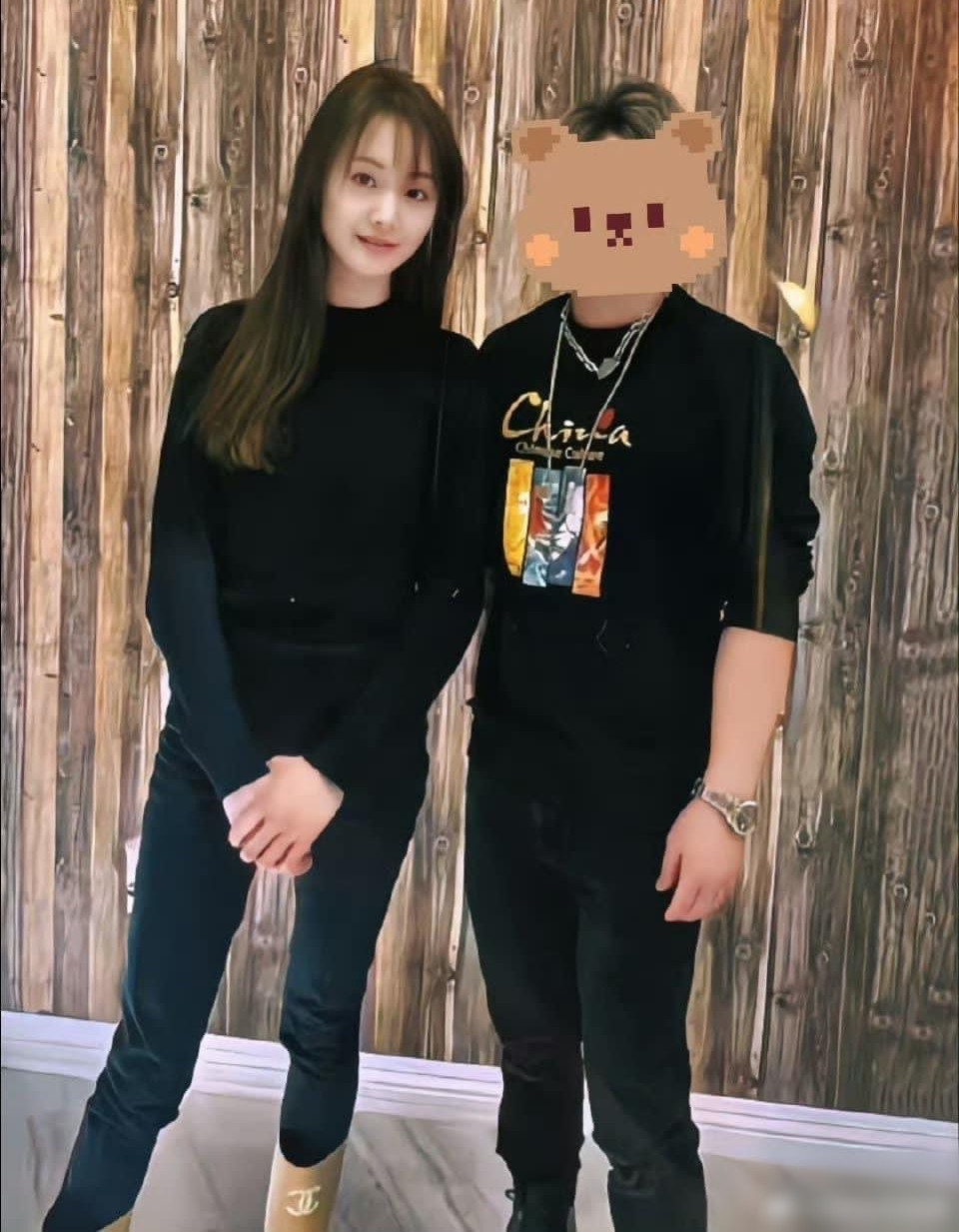 Từ khi sang Mỹ, Trịnh Sảng ngày càng trượt dài trong rắc rối. Nữ diễn viên thường xuyên kể khổ cuộc sống khó khăn, kinh tế cạn kiệt.