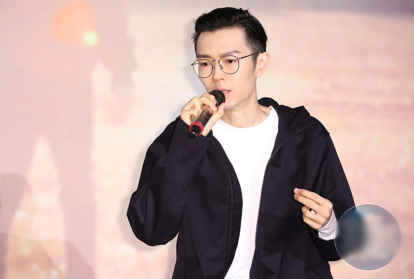 Nam ca sĩ Hong Kong Phương Đại Đồng qua đời, đã hoàn thành tang lễ.