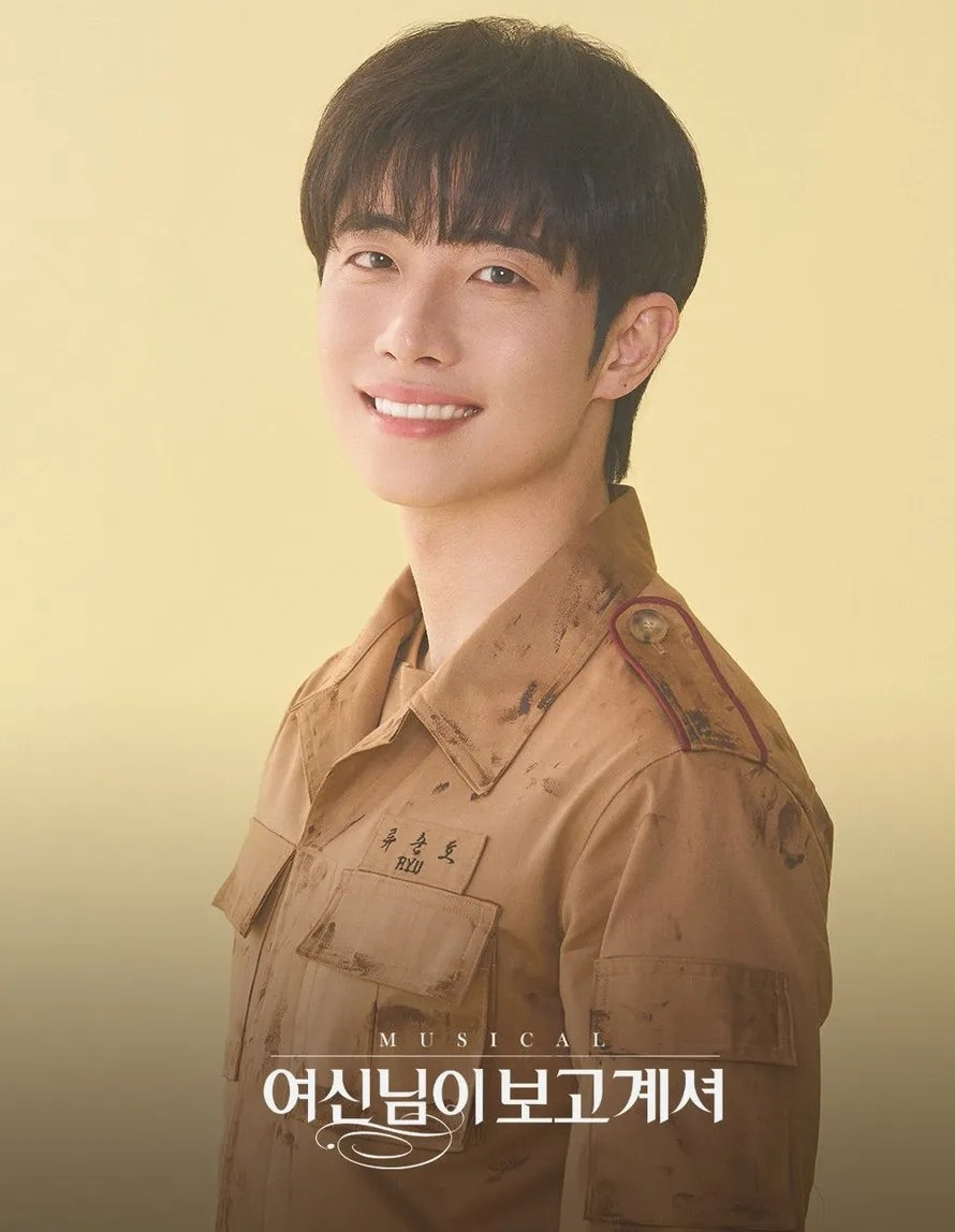 Bức ảnh Jun Hwi và Jin Young khiến cả hai bị sa thải. Bức ảnh Jun Hwi và Jin Young khiến cả hai bị sa thải.