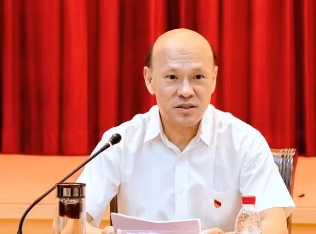 Lý Ái Khanh đầu tư vào các dự án, sau đó yêu cầu đối tác cung cấp trai đẹp.