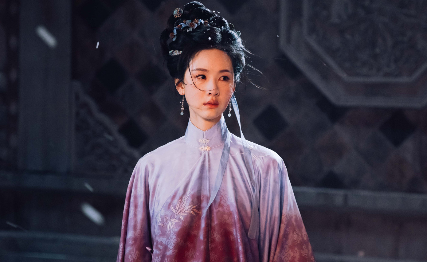 Đặc biệt, diễn xuất của Trần Đô Linh trong phim đã có sự tiến bộ vượt bậc. Thời gian mài giũa trên phim trường giúp người đẹp sinh năm 1993 thể hiện cảm xúc ngày càng tự nhiên, ánh mắt cũng diễn tả cảm xúc tốt hơn. Đạo diễn Dương Long chia sẻ ông chọn Trần Đô Linh thể hiện vai Trang Hàn Nhàn trong phim bởi nét đẹp đặc biệt "vẻ ngoài mỏng manh ẩn giấu sự mạnh mẽ bên trong" của Trần Đô Linh. Đạo diễn cũng đã có những cảnh quay đẹp giúp nữ diễn viên thể hiện được sự quyến rũ riêng biệt này.