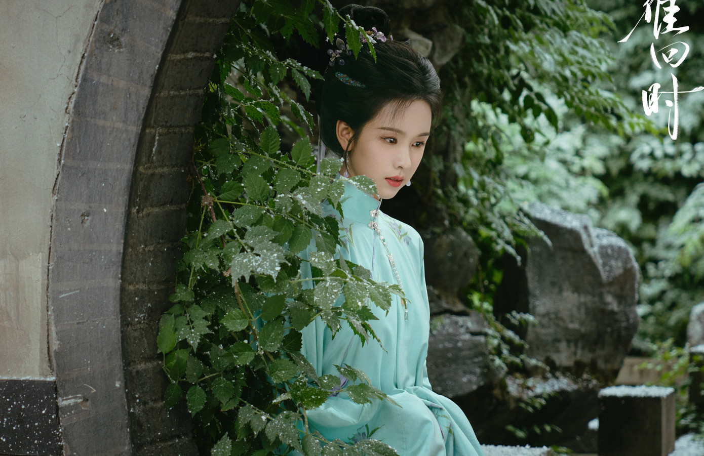 Theo Sina, nhờ thành công của phim Khi chim nhạn trở về, Trần Đô Linh không chỉ nhận thêm nhiều hợp đồng quảng cáo, cô còn trở thành gương mặt được các nhà sản xuất săn đón. Nữ diễn viên vừa hoàn thành vai chính trong phim truyền hình Nguyệt lân ỷ kỷ. Có thông tin đạo diễn Dương Long đã nóng lòng muốn hợp tác lần hai với Trần Đô Linh trong dự án Sở hậu.